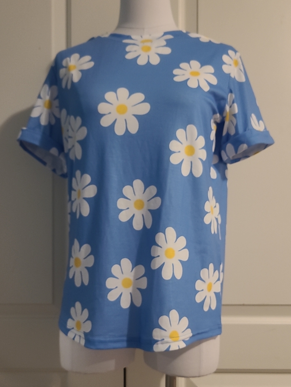 NWT Jenny Boston Blue Daisy Pattern Cuff Sleeve Tee Shirt